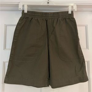 🚌🚍 3 for $30 MWT Gap shorts size 10 boys